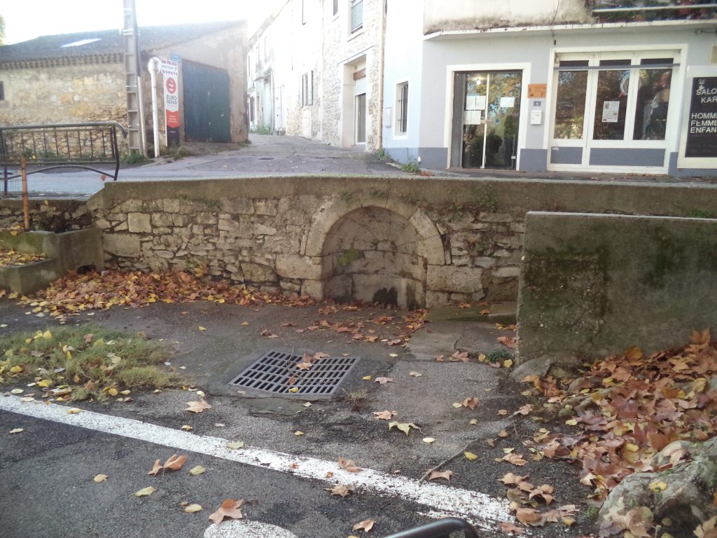 Fontaine Pont de Crau